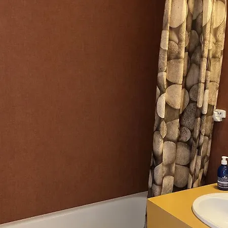 Cozy 2 Bedroom Διαμέρισμα